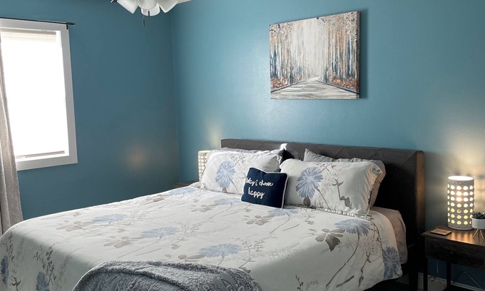Bentonville House | In the ❤️ of Bentonville. Quiet corner 🏠 <Than 5 mins 2 🚴 trails, downtown or HWY