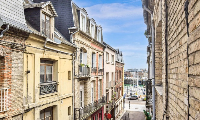 Dieppe Apartment | In the old town of Dieppe, a few 100 m from the sandy beach, you will find this beautiful, bright du