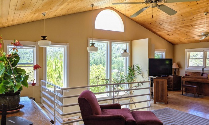 Mariposa House | In Town - CASA EL CAPITAN - Near Yosemite, Walk to restaurants, shops, hiking