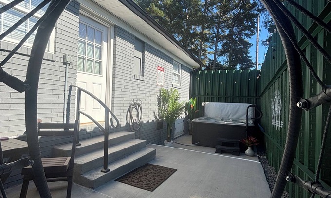 Lincolnton House | In Town Living - Hot Tub - Nintendo - EV - Large Vehicle & Trailer Parking