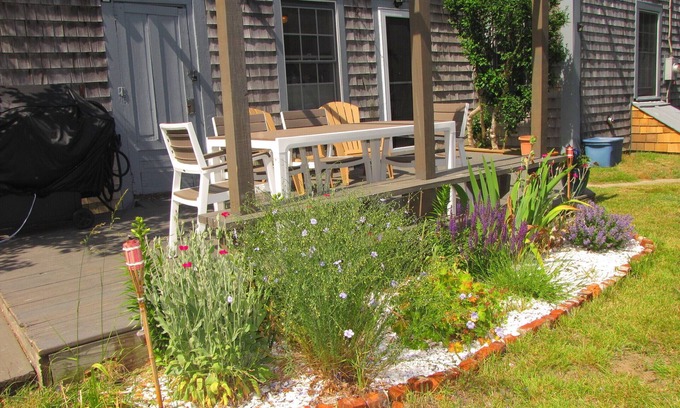Vineyard Haven House | IN-TOWN-WALK To Everything! Adorable & Affordable , Front Porch & Deck/2 A/C