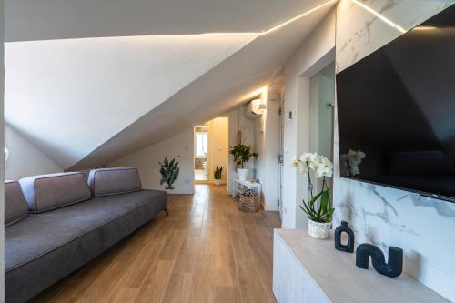 Fogliano Marina Apartment | Inaugurazione 2024 - La tua mansardina a 100 metri dal mare, 2 camere da letto