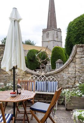 Painswick House | Incredible Church Views from Beautiful Cottage