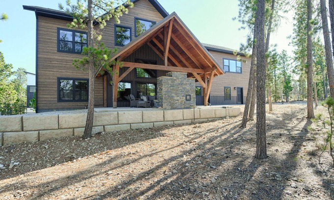 Lead Cabin | Incredible Craftsman Style Spacious Lodge Walking Distance to Clubhouse!