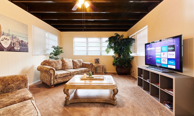 Seybold House | ★Incredible Location/North Bay Vlg❤️Homey Feelings