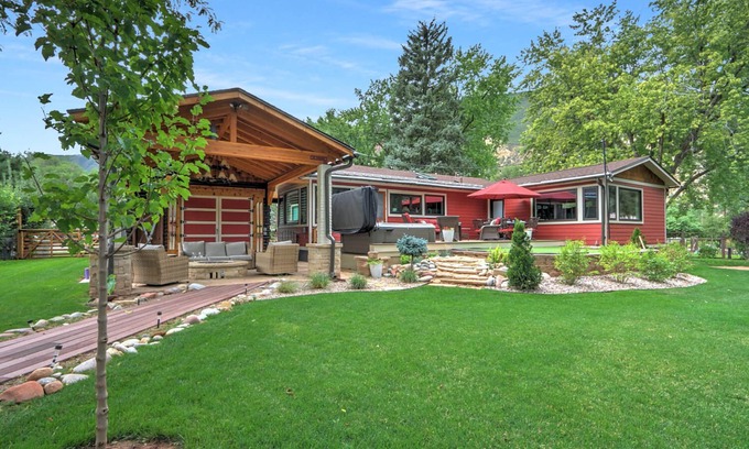 Glenwood Springs House | Incredible Newly Remodeled Family Home w/Hot Tub, Fire Pit, Near Dwntwn & Pools
