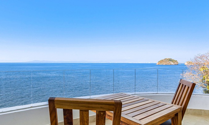 Mismaloya Condo | Incredible ocean-view condo with amazing pool, pool spa & balcony