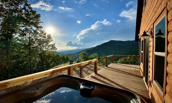 Bryson City Cabin | Incredible Views & Location/Private/Hot Tub/Wi-Fi