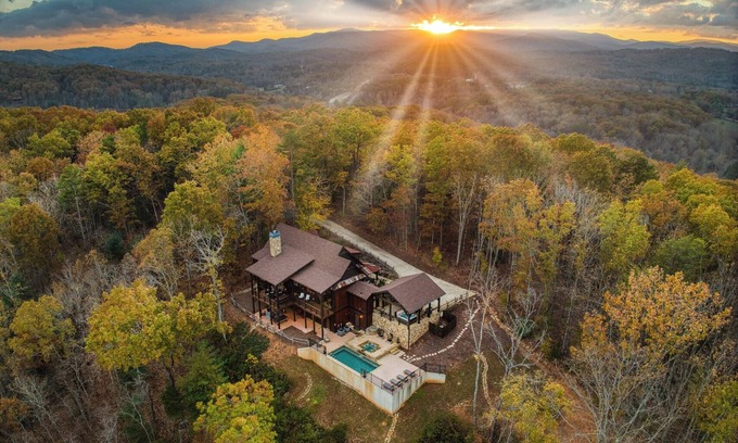 Blue Ridge Cabin | Incredible VIEWS! Year Round Heated POOL, PoolTable, HotTub, 5 Min to BlueRidge