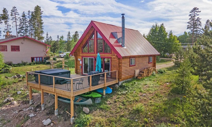 Grand Lake Cabin | Incredible WATERFRONT Cabin with HOT TUB & water toys!