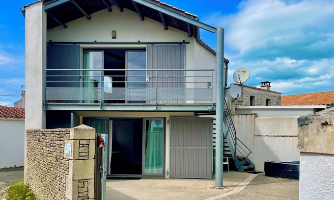 Saint-Georges-d'Oleron Apartment | Independent studio on 1st floor + parking. Ideal for a couple