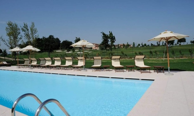 Peschiera del Garda Villa | Independent villa on resort with pool