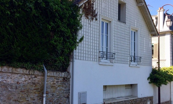 Piscop House | Independent country house with garden between fields and forest, near Paris.