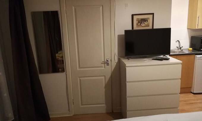 Cambridge House | Independent one bedroom apartment with its own private access