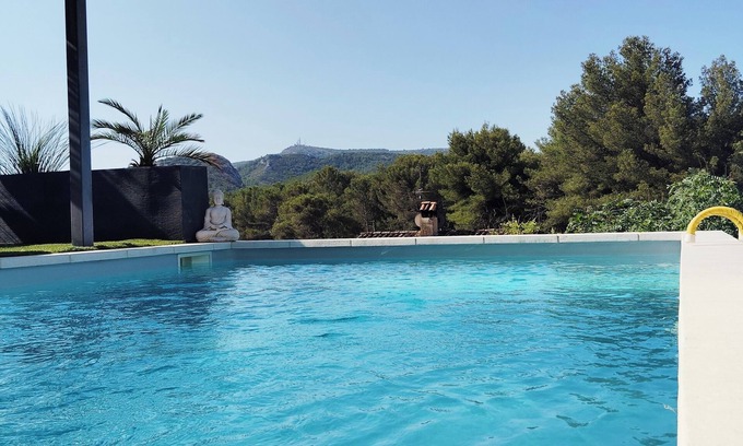 Peypin Apartment | Independent room with kitchenette, pool access OPTIONAL