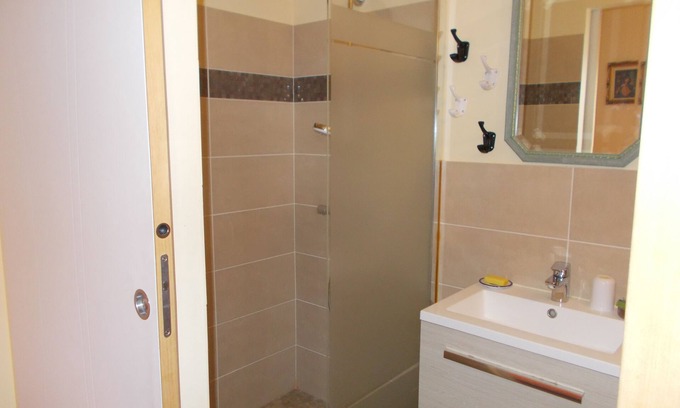 Apt Apartment | Independent studio in villa on the heights of Apt