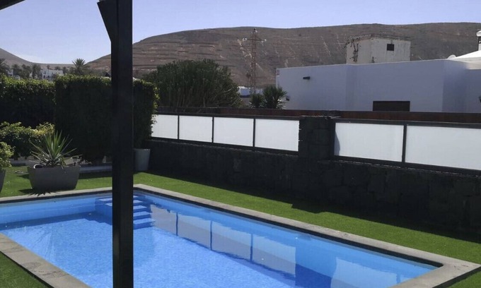 Yaiza Villa | Independent villa with heated pool (on request) 06 pax occupancy