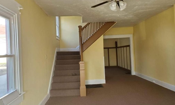 Downtown Indianapolis Ski Chalet | Indianapolis Indiana 3 Minutes from downtown fully furnished Beautiful 3 bedroom