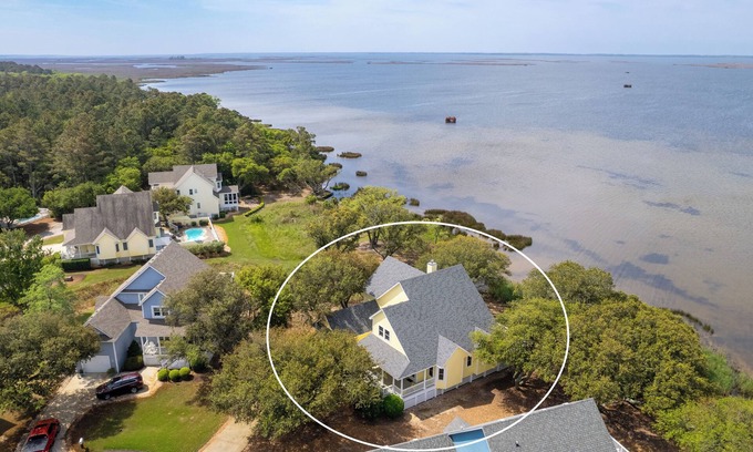 Corolla House | Indigo Sunset on the Sound: New Rental, Dog-friendly, Hot Tub, Short Stays