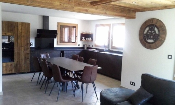Valloire Ski Chalet | Individual chalet 130 M2 10 Pers. south-facing 4 bedrooms 400 M from RM and ESF