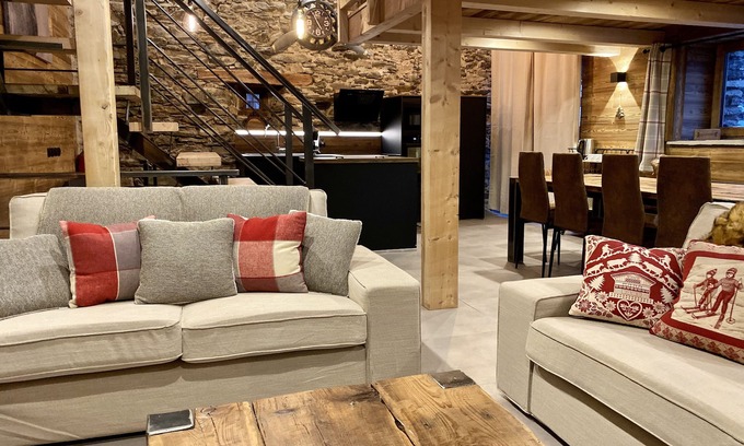 Les Brevieres House | Individual chalet la grange very close to the slopes
