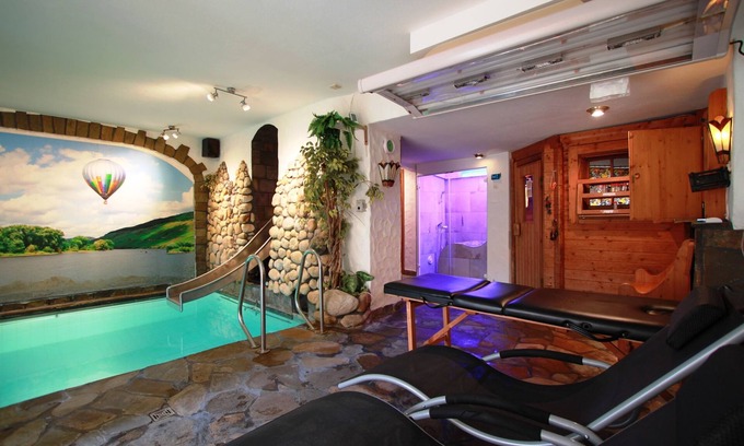 Zell Apartment | Indoor swimming pool, sauna, steam bath daily 2h for single use, directly on the Moselle bank Balcony