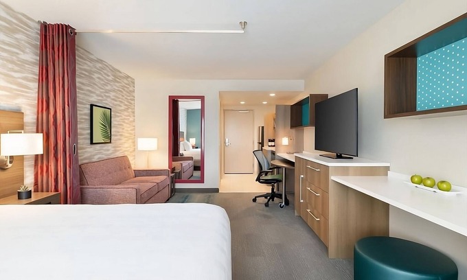 East Mesa Hotel | Indulge in Home-Like Comfort! Pool, Free Breakfast, Pets Allowed, Free Parking!