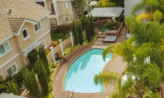 Sunnyvale West Hotel | Indulge in Home Like Comfort! 2 Pet-friendly Units, Free Parking, Onsite Pool