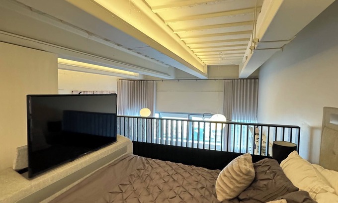 Wandsworth Apartment | Industrial-Chic 1BD Loft by the River — Fulham!
