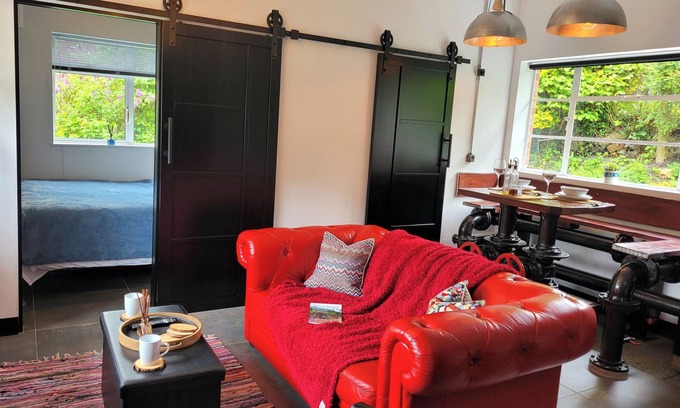 Coalbrookdale House | Industrial | Entire House | Air-Con | Pet-Friendly | Enclosed | Ironbridge Gorge