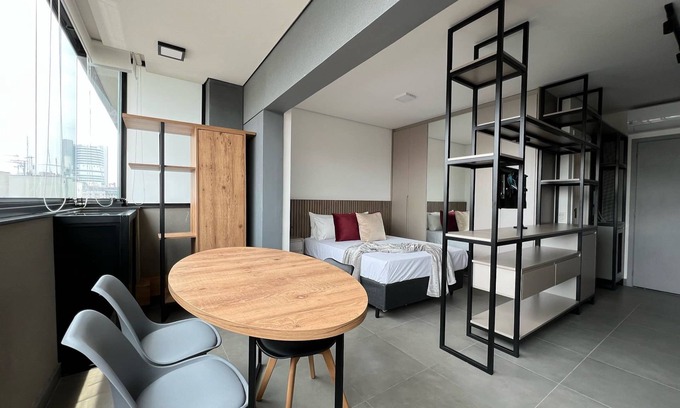 Pinheiros House | Industrial studio in the heart of Pinheiros with complete leisure area and pool with an awesome view