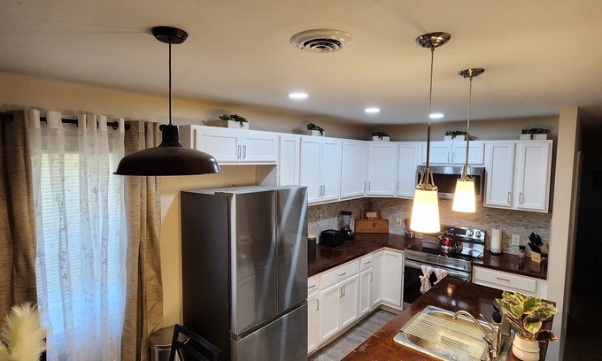 Indianapolis House | Indy 1Br Diamond II - centrally located
