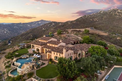 Poway House | Infinity Pool Theater Pickleball 360 Views Near Lake Poway Sunset Point Estate by AvantStay