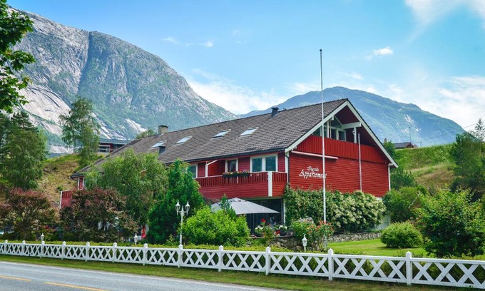 Eidfjord House | Ingrids Apartments
