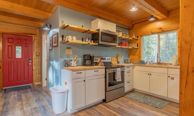 College Cabin | Iniakuk Forest Cabin Sleeps 4