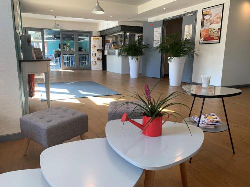 Chambray-les-Tours Hotel | initial by balladins Tours Sud