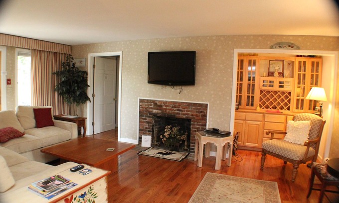 Wilmington House | Inn at Quail Run 4 BR 3 Bath Guest House