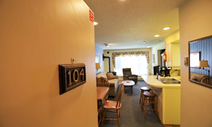 Waterville Valley Condo | Inns of Waterville Valley Condo the Heart of Waterville Valley! (104)