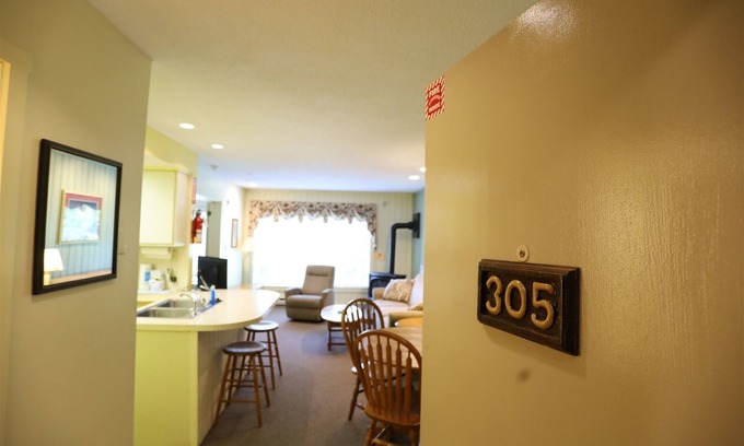 Waterville Valley Condo | Inns of Waterville Valley one bedroom condo next door to Town Square! (305)