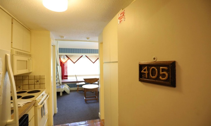 Waterville Valley Condo | Inns of Waterville Valley with passes to White Mountain Athletic Club (405)