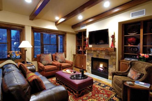 West End House | Innsbruck Aspen Deluxe Two-Bedroom Suite 02 w/Hot tub, Centrally located