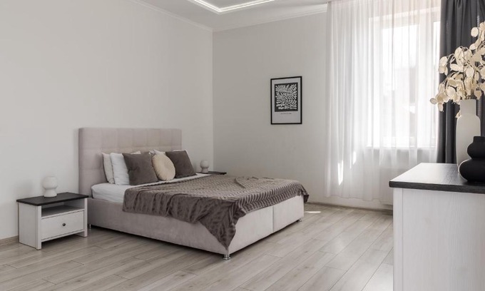 Lviv City Center Apartment | InshiApartments on Bohdan Khmelnytsky str