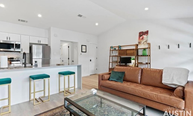 Barton Hills Apartment | Insta-Ready Apartment in Barton Hills w King Bed