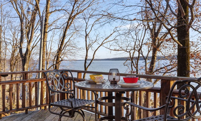 Killen Cottage | Instagram Worthy! 3 Levels on Scenic Wilson Lake with GameRoom/Sleeps 8
