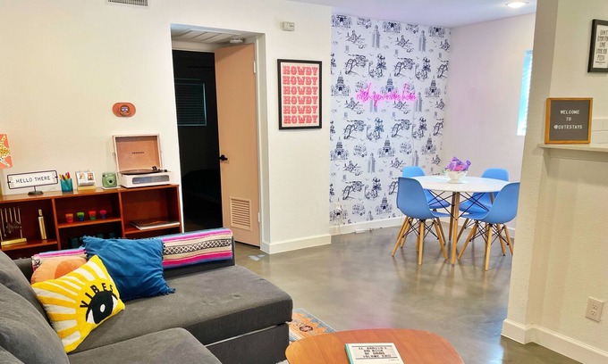 Clarksville Condo | Instagrammable Condo Walkable to All in Austin!