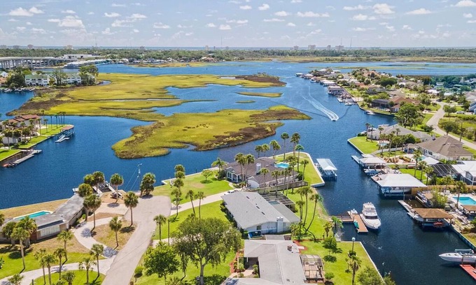 Isle of Palms House | Intercoastal waterfront home w/pool & Breathtaking Views 1mile from Mayo Clinc