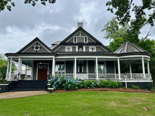 Hogansville Bed & Breakfast | Intermission Hogan House