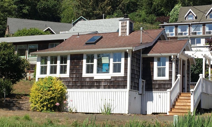 Yachats Cottage | Intimate, Romantic Cottage- Hot tub-Woodstove-Easy walk to town!