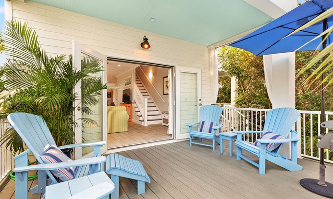 Old Town House | INTO THE MYSTIC ~ Adorable 2 Bedroom, 3 Bathroom Townhome w/Community Pool!
