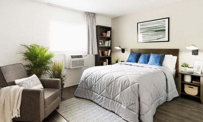 Central Newport News Hotel | Intown Suites Extended Stay Newport News VA - North